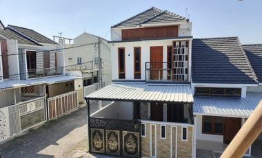 Rumah Cluster Modern Bisa KPR 2 Lantai 600 jt-an Colomadu