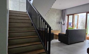 Rumah mewah dekat kampus NW Pagesangan Mataram