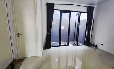 Disewakan Rumah Baru di Amesta Living Surabaya