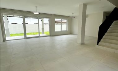 SE ALQUILA CASA SANTA MARIA THE WOODS