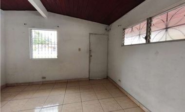 Venta de casa comercial en Parque Lefevre GTA