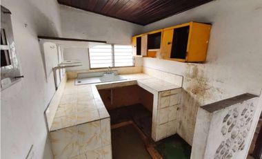 Venta de casa comercial en Parque Lefevre GTA