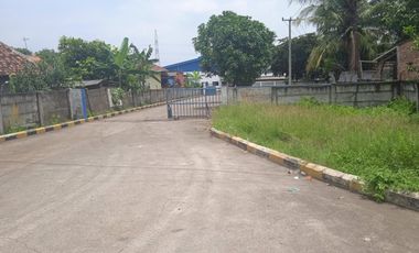 Pabrik Siap Pakai Dibawah Pasaran Dekat Pintu Tol Japek 2 Karawang