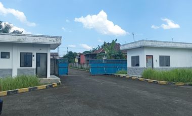 Pabrik Siap Pakai Dibawah Pasaran Dekat Pintu Tol Japek 2 Karawang