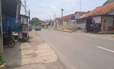 Pabrik Siap Pakai Dibawah Pasaran Dekat Pintu Tol Japek 2 Karawang