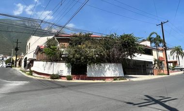 Casa en Renta en Cumbres 3er Sector, a una cuadra de Leones