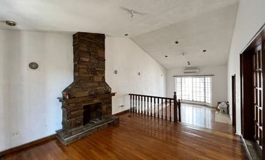 Casa en Renta en Cumbres 3er Sector, a una cuadra de Leones