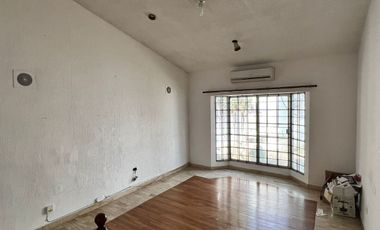 Casa en Renta en Cumbres 3er Sector, a una cuadra de Leones