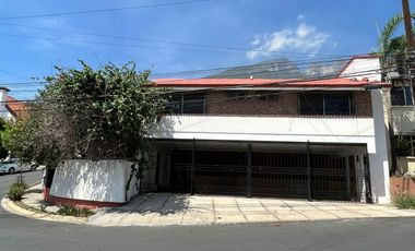 Casa en Renta en Cumbres 3er Sector, a una cuadra de Leones