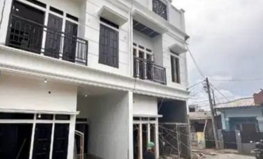 Dijual rumah baru 2,5 lt dlm cluster design modern klasik di Condet