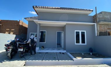 dijual rumah murah baru di genatn sukoahrjo