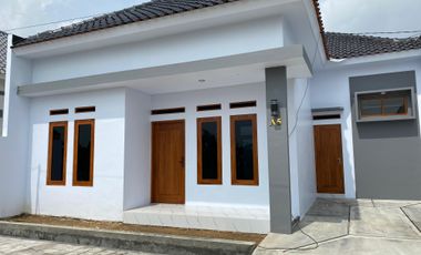 dijual rumah murah baru di genatn sukoahrjo