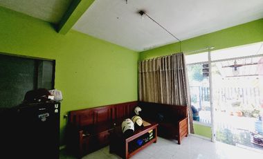 Rumah Nyaman 2 Lt Hook Akses Lebar Solo Kota