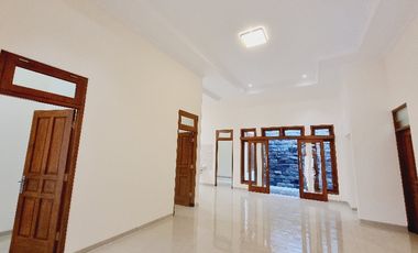 Rumah Mewah 261m² Baru Dekat Fave Hotel Manahan Solo