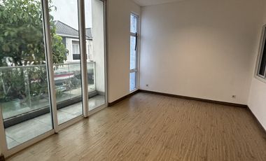 Disewakan Rumah 2 Lt 8 x 15 m2 di Puri The Riviera's dekat Metland Pur