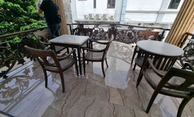 Rumah Klasik Bergaya Midetarian Semi Furnish Manahan Solo