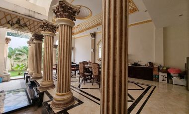 Rumah Klasik Bergaya Midetarian Semi Furnish Manahan Solo