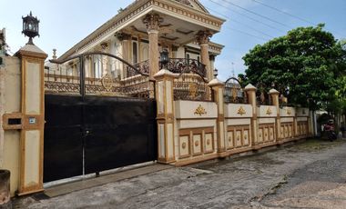 Rumah Klasik Bergaya Midetarian Semi Furnish Manahan Solo