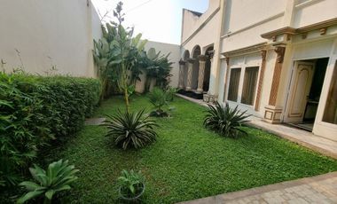 Rumah Klasik Bergaya Midetarian Semi Furnish Manahan Solo