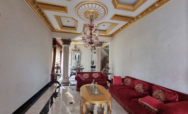 Rumah Klasik Bergaya Midetarian Semi Furnish Manahan Solo