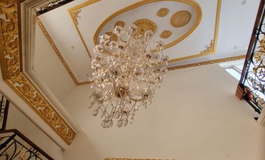 Rumah Klasik Bergaya Midetarian Semi Furnish Manahan Solo