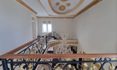 Rumah Klasik Bergaya Midetarian Semi Furnish Manahan Solo