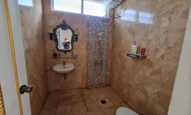 Rumah Klasik Bergaya Midetarian Semi Furnish Manahan Solo