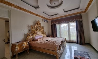 Rumah Klasik Bergaya Midetarian Semi Furnish Manahan Solo