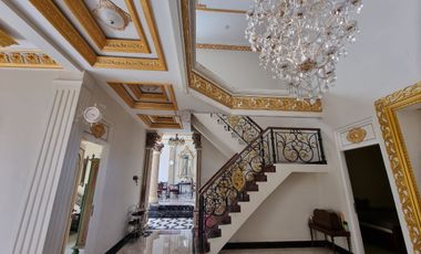 Rumah Klasik Bergaya Midetarian Semi Furnish Manahan Solo