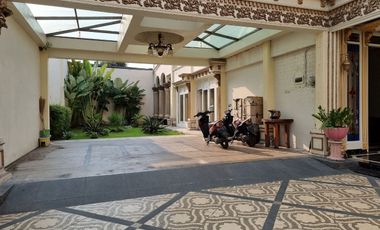 Rumah Klasik Bergaya Midetarian Semi Furnish Manahan Solo