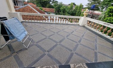 Rumah Klasik Bergaya Midetarian Semi Furnish Manahan Solo