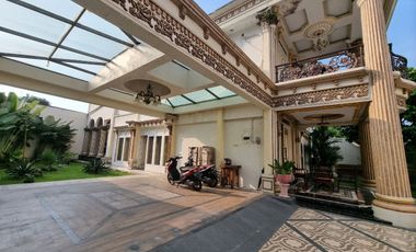 Rumah Klasik Bergaya Midetarian Semi Furnish Manahan Solo