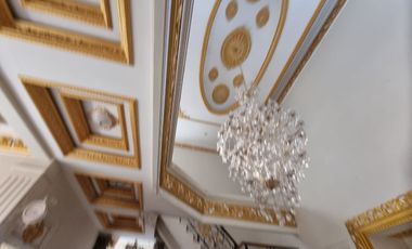 Rumah Klasik Bergaya Midetarian Semi Furnish Manahan Solo