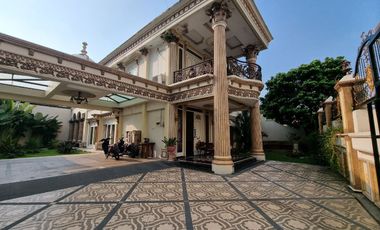 Rumah Klasik Bergaya Midetarian Semi Furnish Manahan Solo