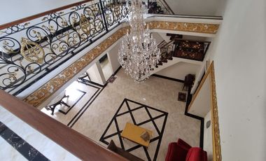 Rumah Klasik Bergaya Midetarian Semi Furnish Manahan Solo