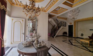 Rumah Klasik Bergaya Midetarian Semi Furnish Manahan Solo