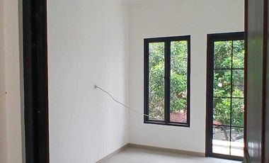 Rumah Baru Midern Classic 2 Lt dlm Cluster di Ciracas Jak Tim