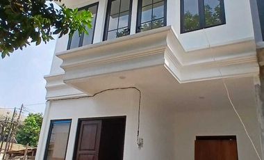 Rumah Baru Midern Classic 2 Lt dlm Cluster di Ciracas Jak Tim