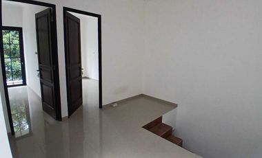 Rumah Baru Midern Classic 2 Lt dlm Cluster di Ciracas Jak Tim