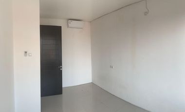 Rumah 2 Lantai Bagus di Dian Istana Minimalis Siap Huni