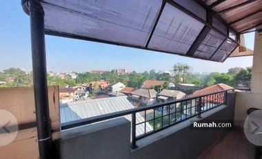 Dikontrakan/ disewakan Rumah siap huni 2 lt dalam komplek  di Condet