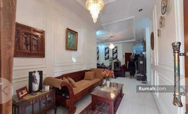 Dikontrakan/ disewakan Rumah siap huni 2 lt dalam komplek  di Condet