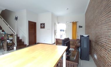 Rumah Tinggal Furnish 2 Lantai Lokasi Strategis di Daerah Wedomartani