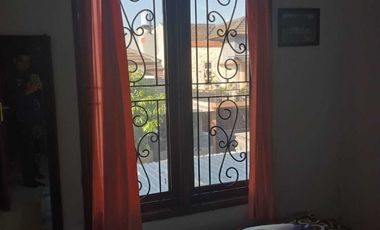 Dikontrakkan Rumah Puri Surya Jaya 4 kamar tidur