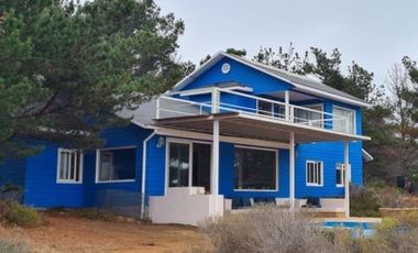 Casa En Venta De 4 Dorm. Cerca De Laguna Verde