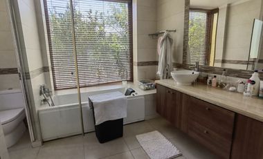 Casa En Venta De 4 Dorm. En Colina