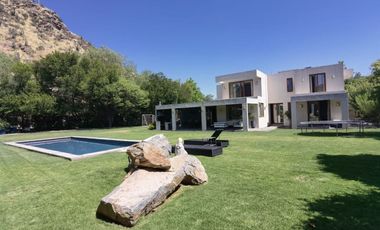 Casa En Venta De 4 Dorm. En Colina