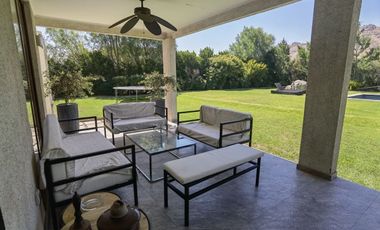 Casa En Venta De 4 Dorm. En Colina