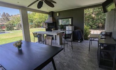 Casa En Venta De 4 Dorm. En Colina