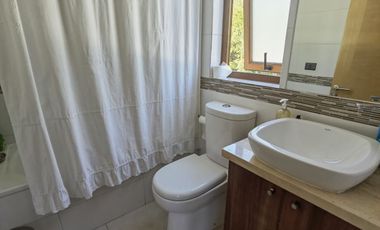 Casa En Venta De 4 Dorm. En Colina